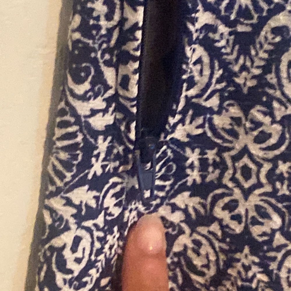 Blue pattern dress - Picture 3 of 3